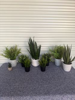 Table deal of artificial plants