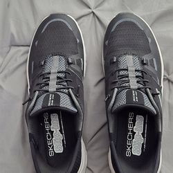 Skechers slip ins black