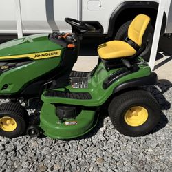 John Deere S130 Riding Mower