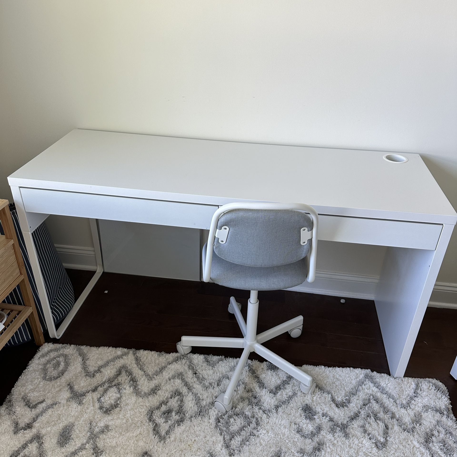 Ikea Desk With 2 Drawers And Chair