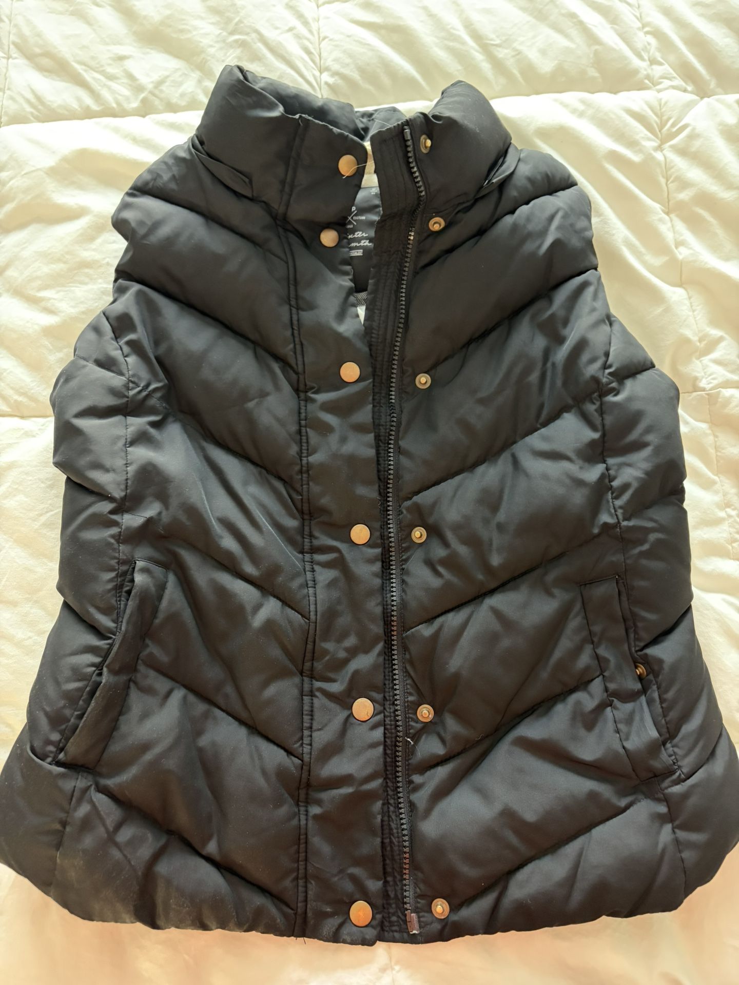 Gap Women’s Small Black Puffer Vest