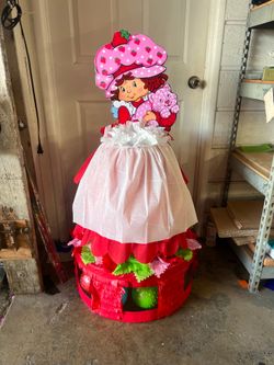 Classic Strawberry Shortcake Dress Style Pinata
