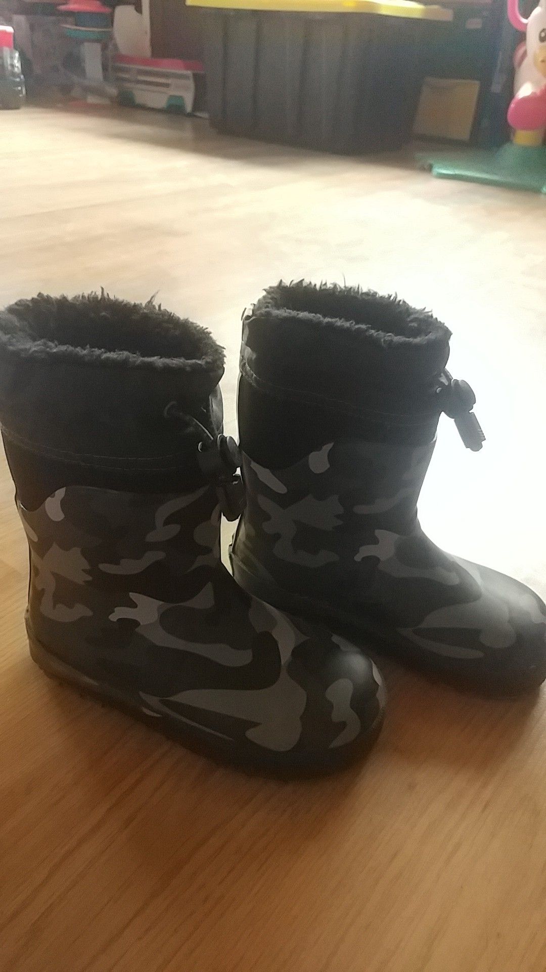 Kids snow boots/rain boots size 9/10