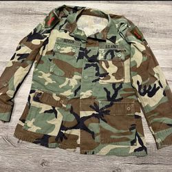 U. S. Army Combat Coat Shirt Woodland Camo Medium Long Patches EUC