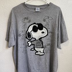 Grey vintage Y2K Joe Cool Snoopy graphic tee