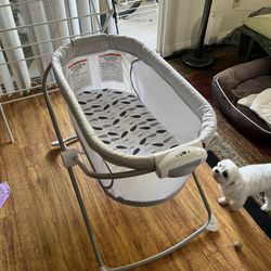 Fisher Price Soothing View Bassinet 