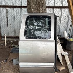 Passenger Back Door For A GMC Sierra Extended Cap 03-06 Good Condition Window Works 2 Scratches No Cracks And 1 Tiny Dent 