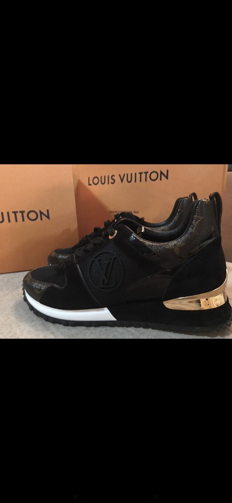 Women’s Louis Vuitton Sneakers Size 38 1/2