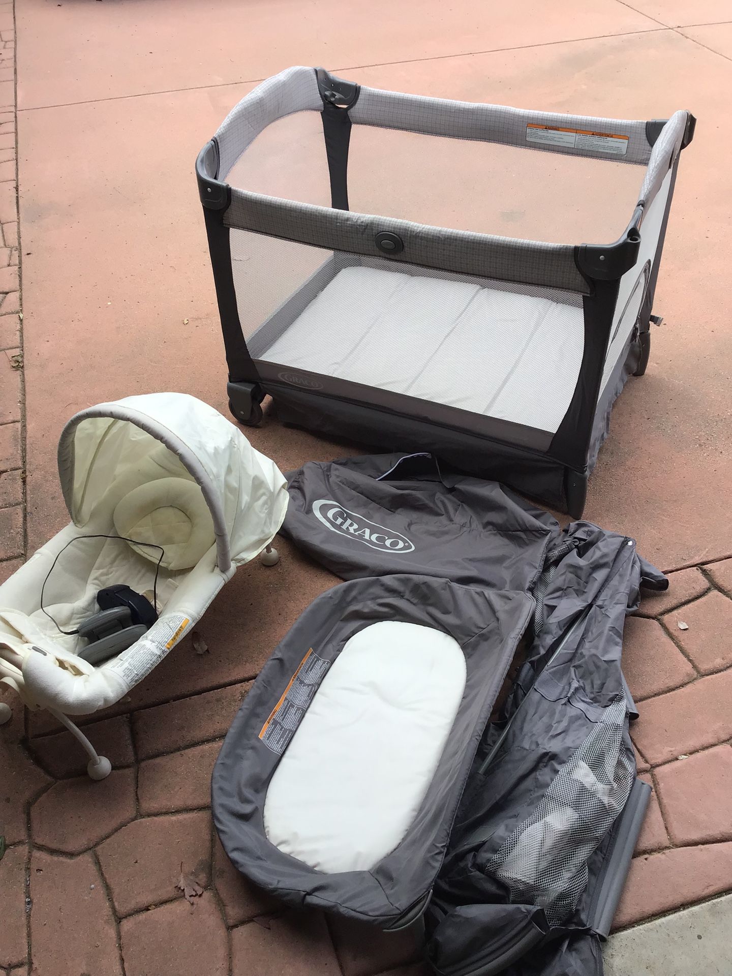 Pack ‘n Play, Graco (must sell!)