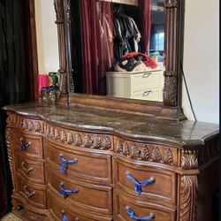 Dresser With Mirror