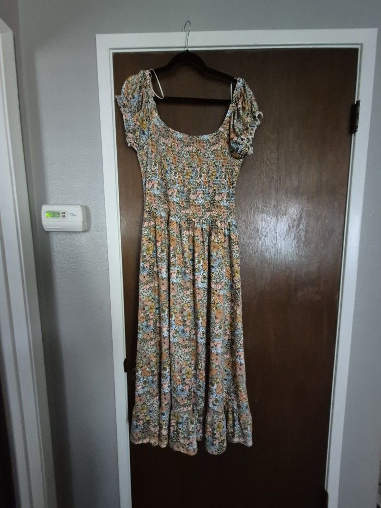 Urban out water sundressed. SIZE L Maxi Good Condition ORIGINAL PRICE $79.