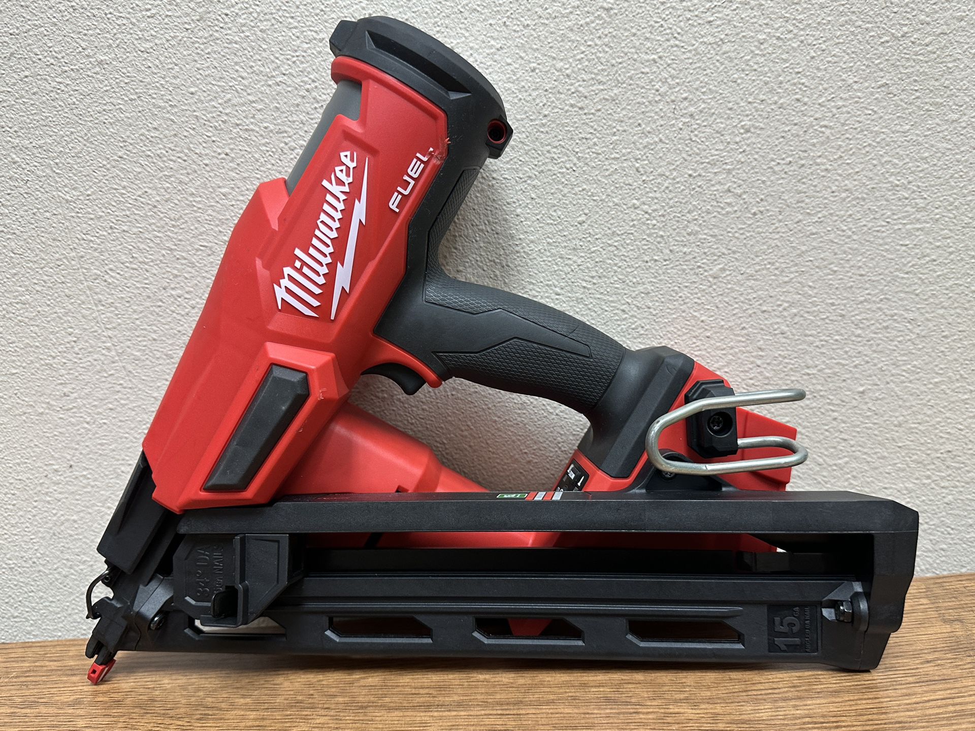 Milwaukee 2839-20 M18 FUEL 18-Volt Lithium-Ion Brushless Cordless Gen II 15-Gauge  Angled Finish Nailer (Tool-Only) for Sale in San Diego, CA OfferUp