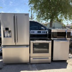 Frigidaire Kitchen Set Works Perfect In Good free delivery to a garage