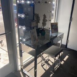 Vanity $599! Last One With Stool! 🛋️🩷🚨