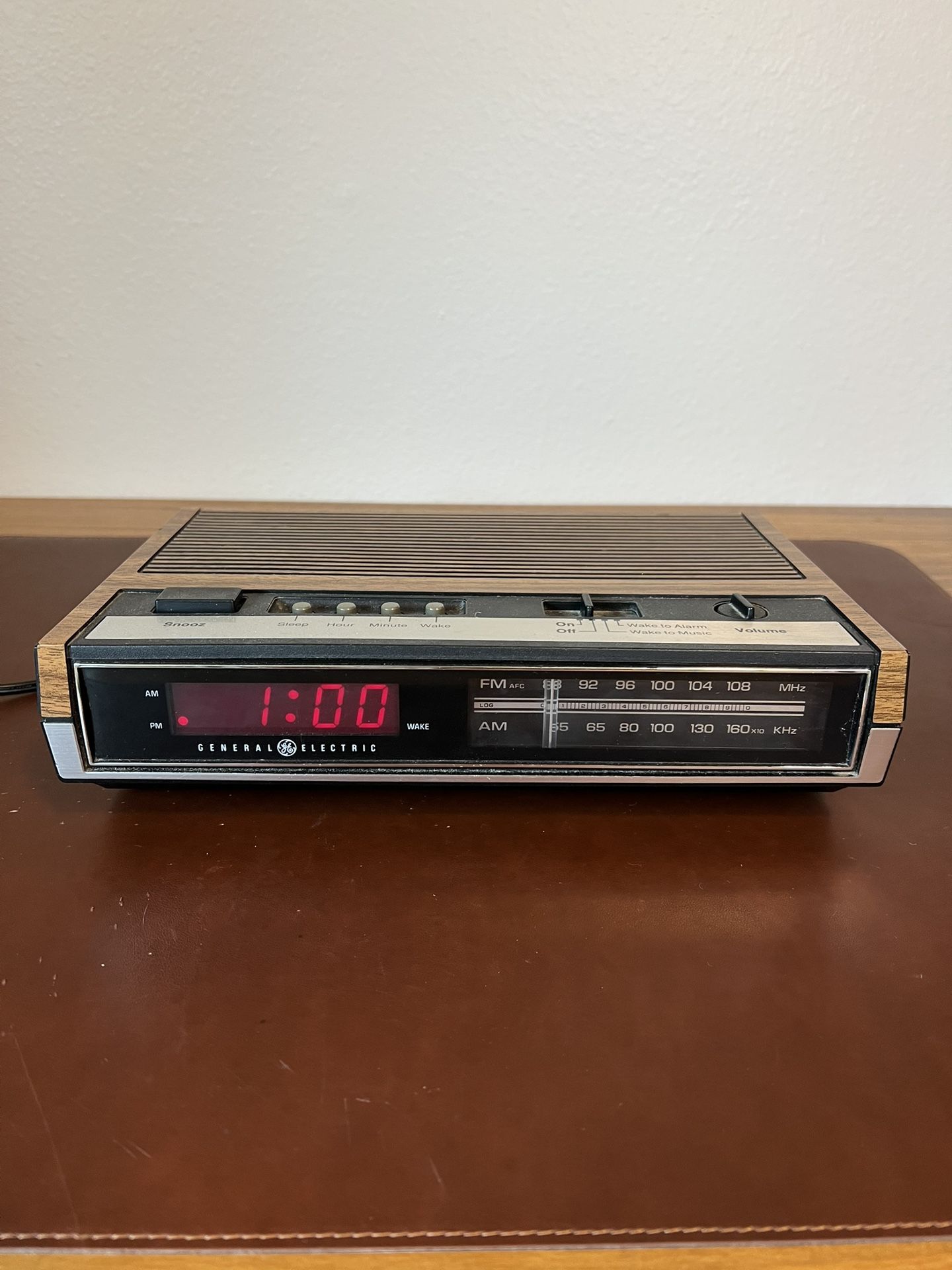 Vintage General Electric Radio/Alarm Clock