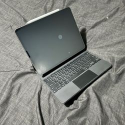 M2 iPad Pro 12.9” (256GB) + Magic Keyboard + Pencil – Like New