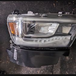 2019 /2022 Dodge Ram Left Headlight 