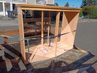 Bookshelf:China hutch top. 5.5 ft wide 4 ft tall. Free