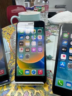 Apple IPhone 8- 64GB - UNLOCKED-- CLEARANCE SALE