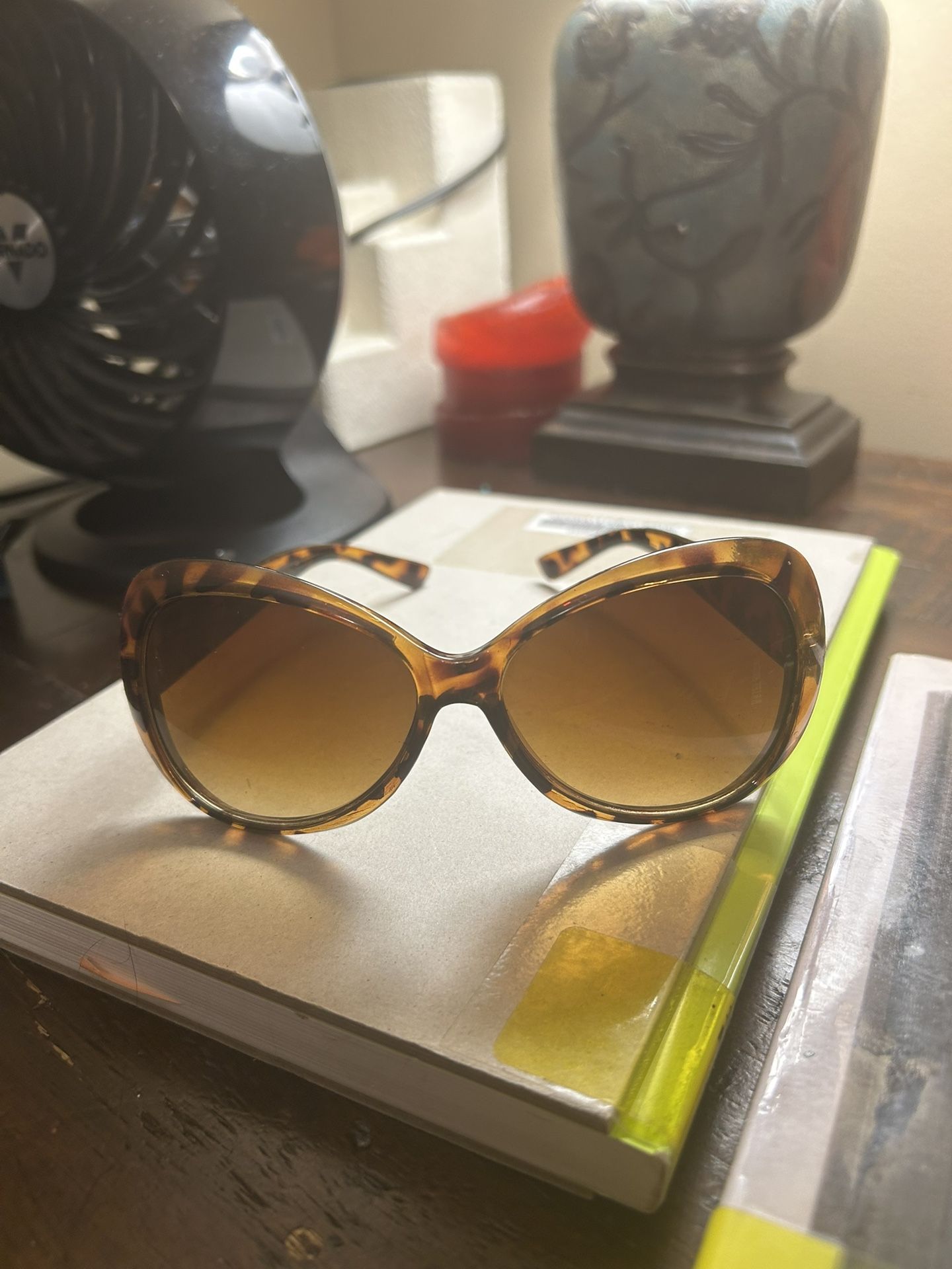 a pair of women's oversized cat-eye sunglasses with a brown tortoise shell frame