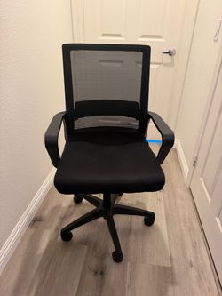 Selling Black Office Chair **PRICE NEGOTIABLE**