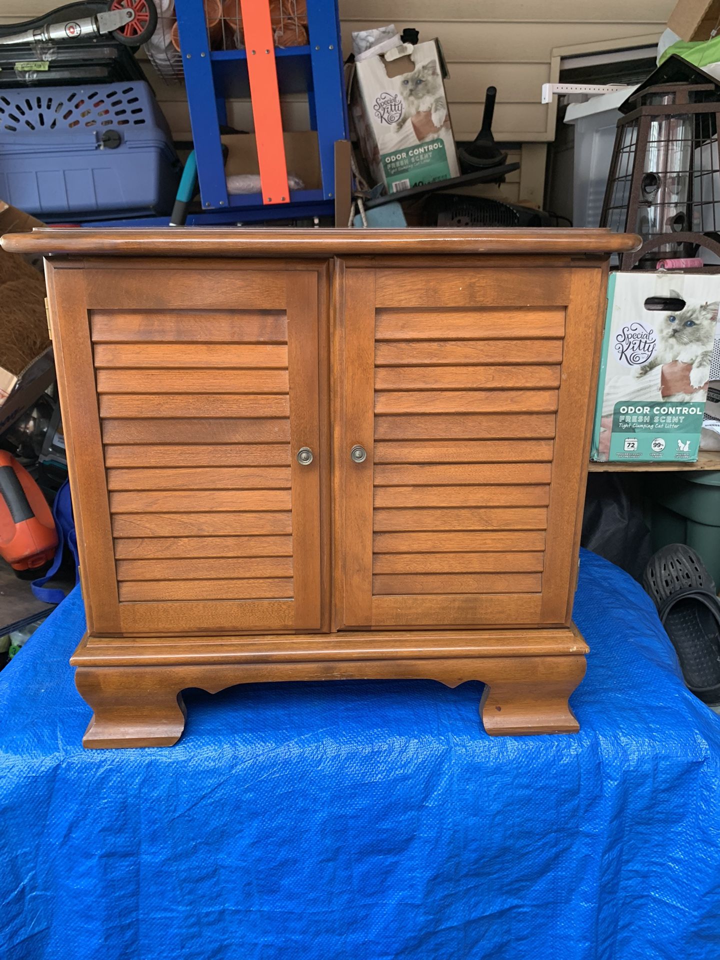 Record Cabinet Ethan Allen Heirloom Nutmeg Maple 23" square x 21" high. 2 louvered doors. Two removable vertical dividers inside Storage End Table /