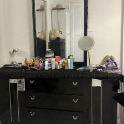 Dresser Black