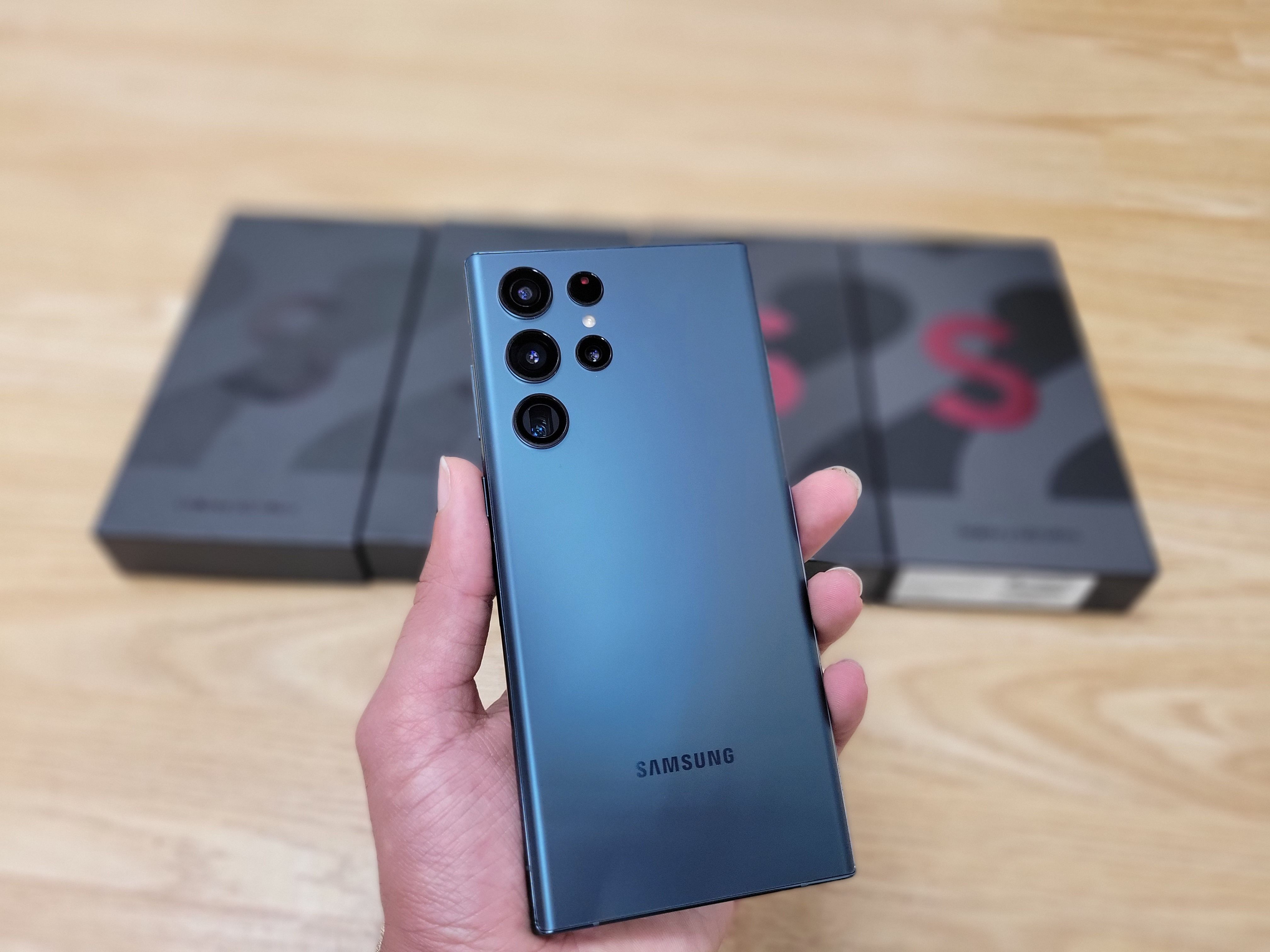 Samsung Galaxy S22 Ultra (Unlocked)