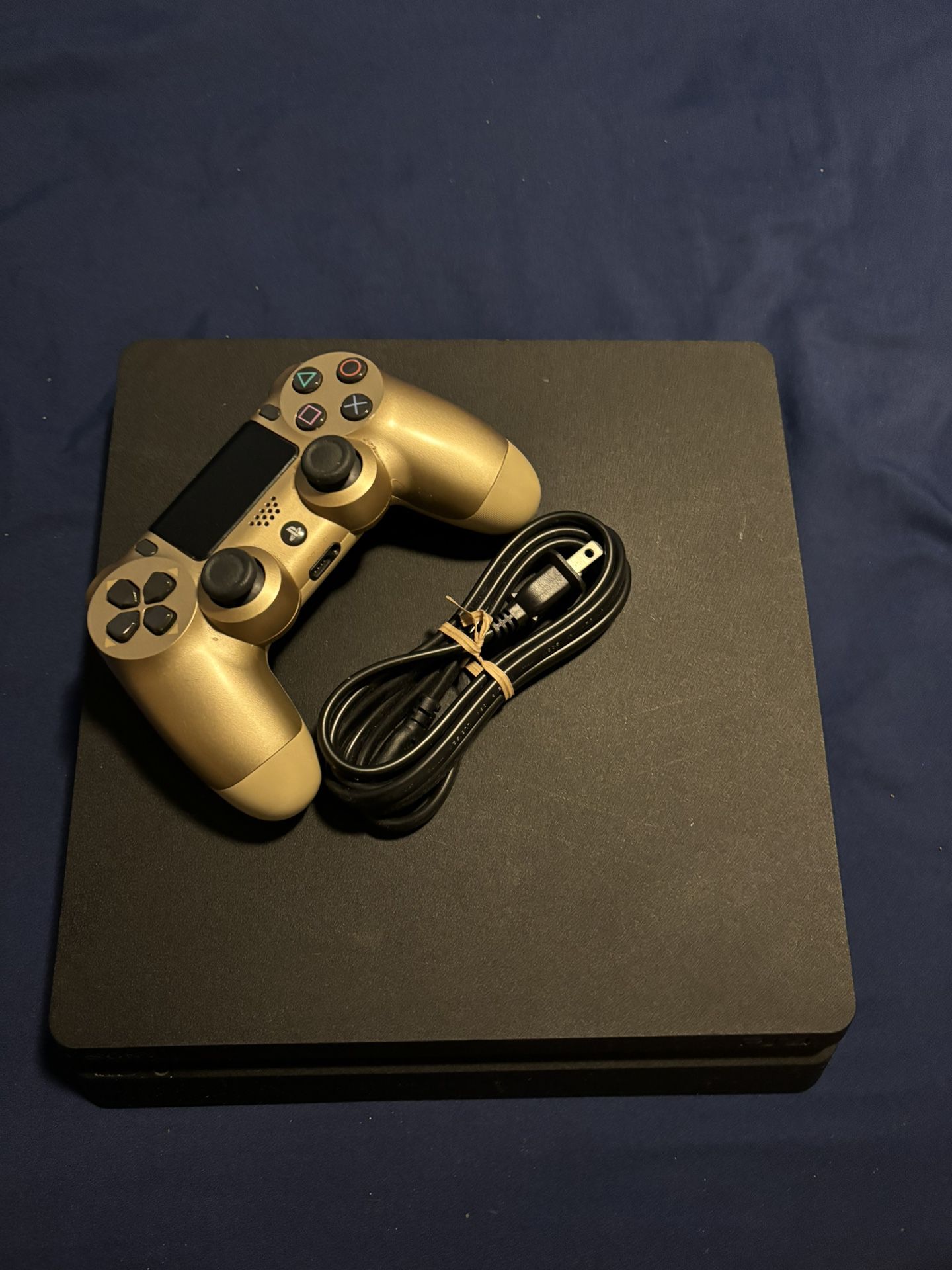 PS4 (used) Comes With Games 
