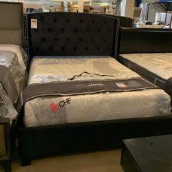 Queen or king bed frame (Matters sell seperately )