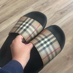 Burberry Slides Size Men 41 (US8)