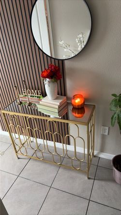 Entrance table