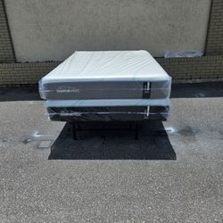 Brand New Queen Size Plush Tempur-pedic Adapt Meduim Mattress In Plastic 