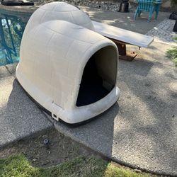 XL Dog Igloo 