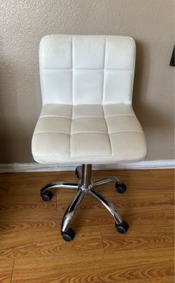 Rolling chairs / white