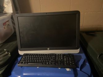 HP desktop and keyboard