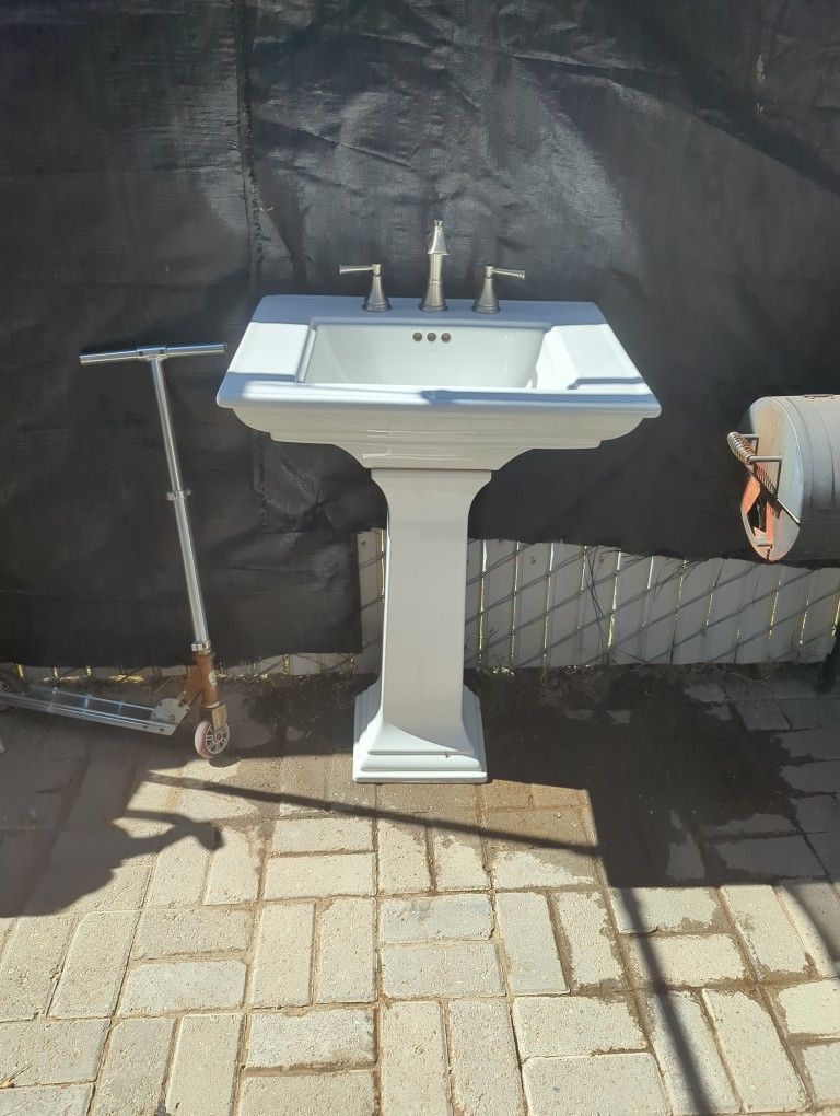 Lavabo De Pie Color Blanco Buenas Condiciones Para Baño Chico Listo Para Istalar