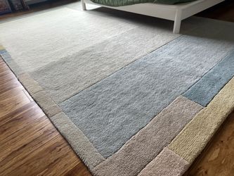 Crate and Barrel kids rug (5’x8’)