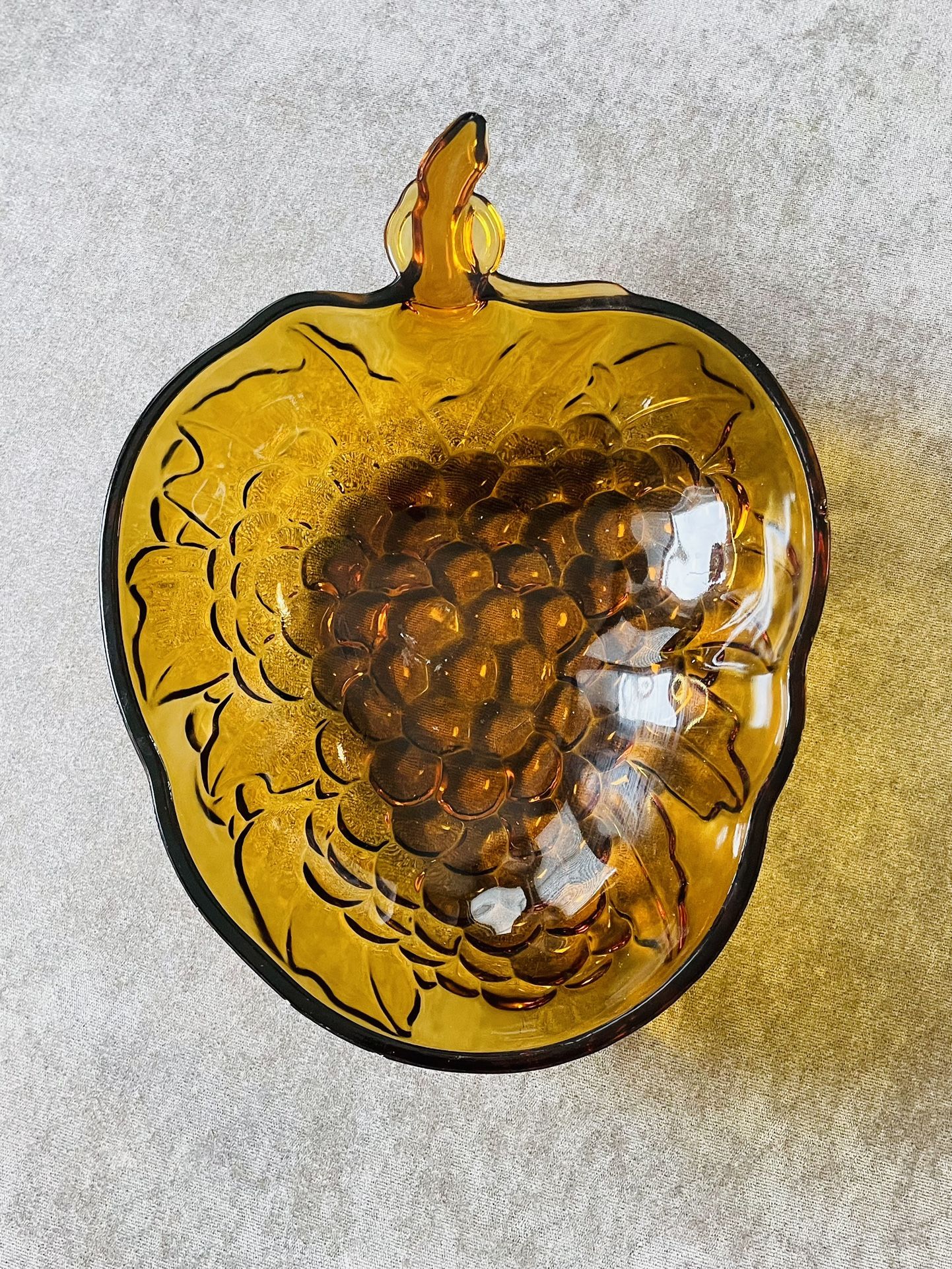 (2) Excellent Condition 1972 Vintage Grape Glass Bowl