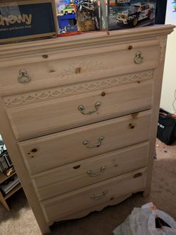 Dresser for Sale (MAKE AN OFFER)
