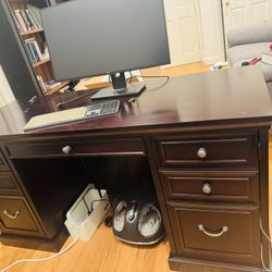 Premium Office Credenza Desk – Excellent Condition + FREE Chair - $450