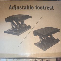 Adjustable footrest