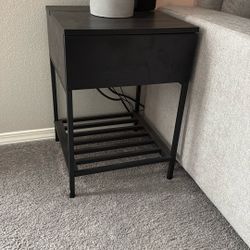 Set Of 2 End tables / Nightstands 