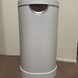 Munchkin PAIL Diaper Pail, Powered by Arm & Hammer