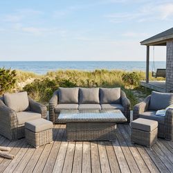 High End Outdoor Patio Set - BRAND NEW/ adjustable table height!