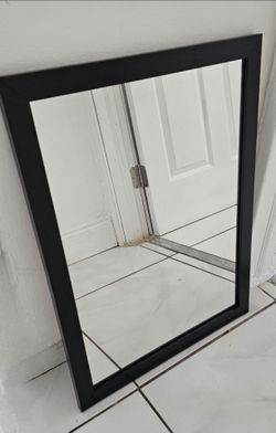 Rectangular WALL MIRROR 19"x25". Pre-owned $8