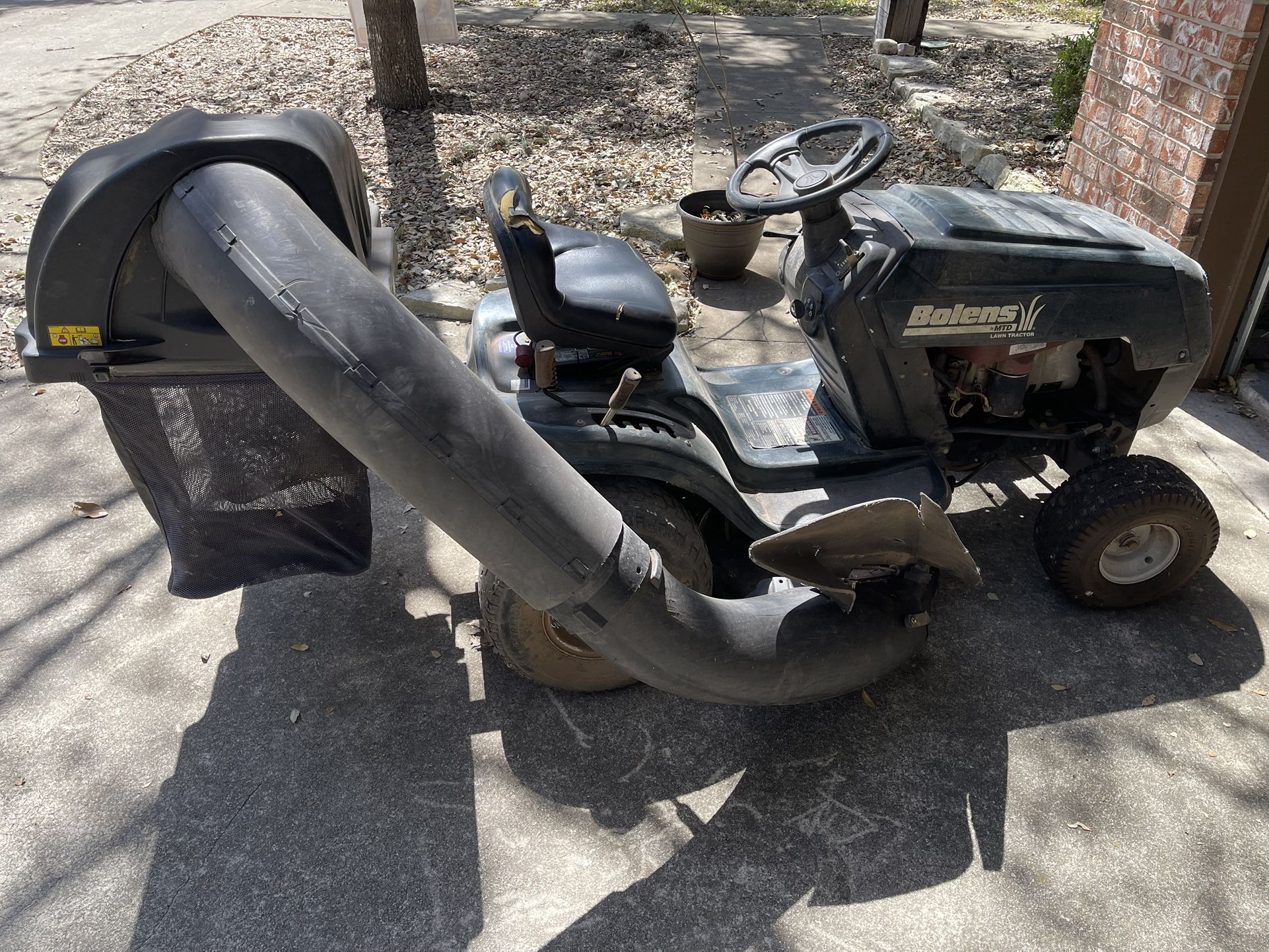 38” Bolens 15.5hp Riding Lawnmower with Bagger