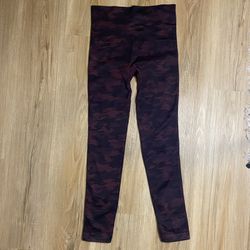 Spanx Camo Leggings Medium maroon & black  