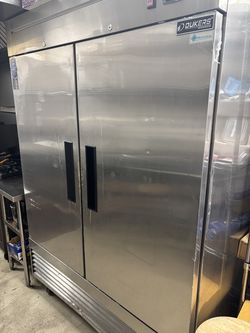 Dukers D55R 55" 2-Door Commercial Reach-In Refrigerator 1 Year old
