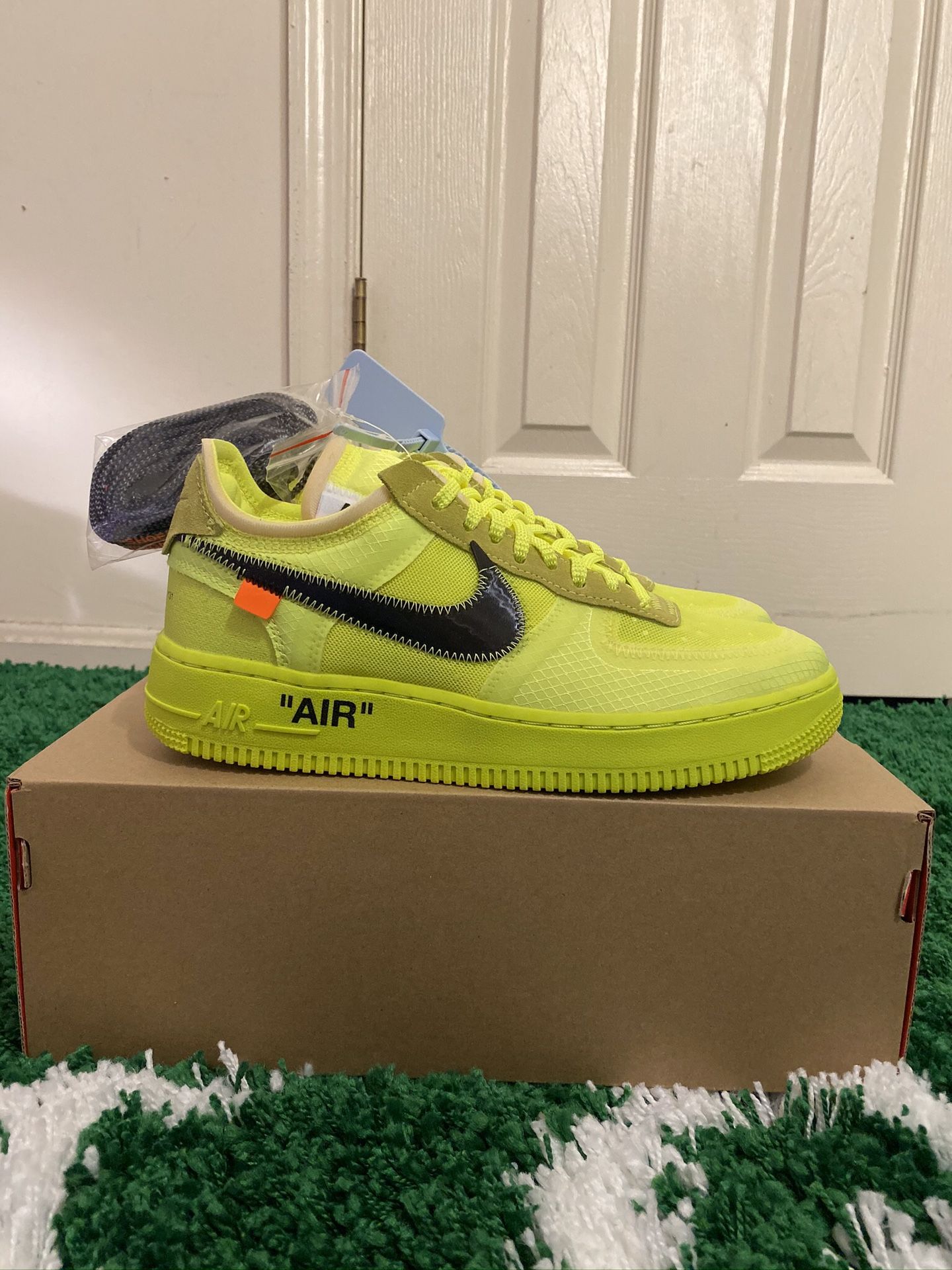 NEW NIKE AIR FORCE ONE LOW OFF WHITE VOLT LIMITED SIZES 5.5 7.5 8 9